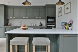 Colour: Pompeian Ash Photo: https://www.alisonhammondphotography.com/