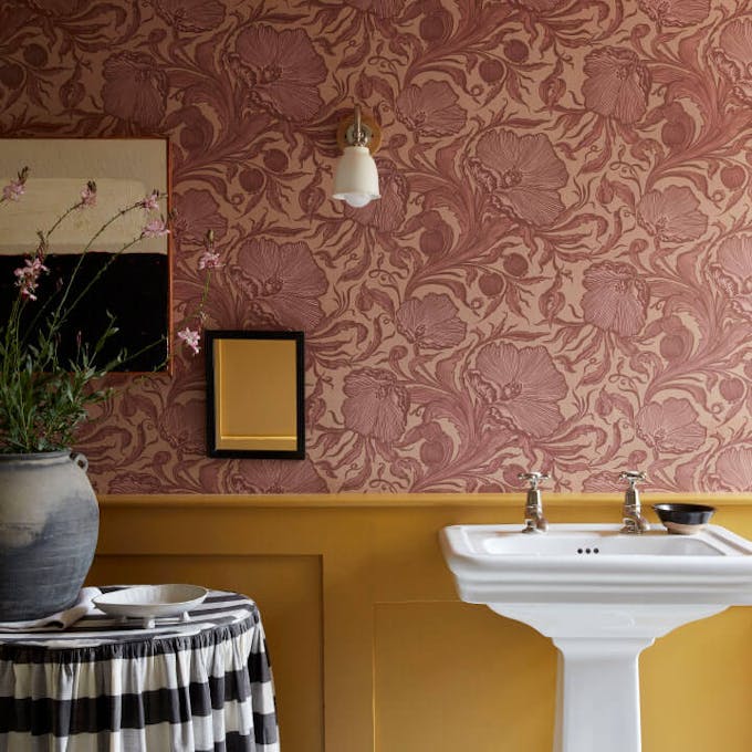 How to Hang Wallpaper