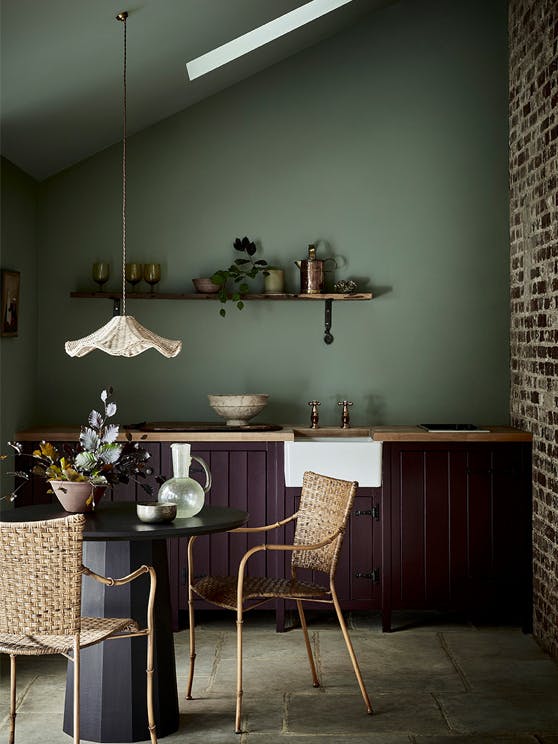 Wall and Ceiling: Windmill Lane. Kitchen Units: Córdoba